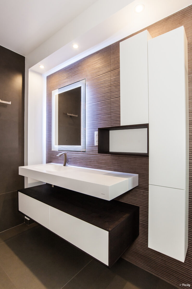 inspiration salle de bain moderne éclairage miroir LED