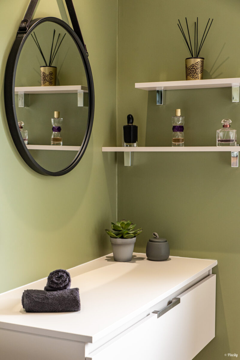 photographie salle de bain moderne robinetterie noire