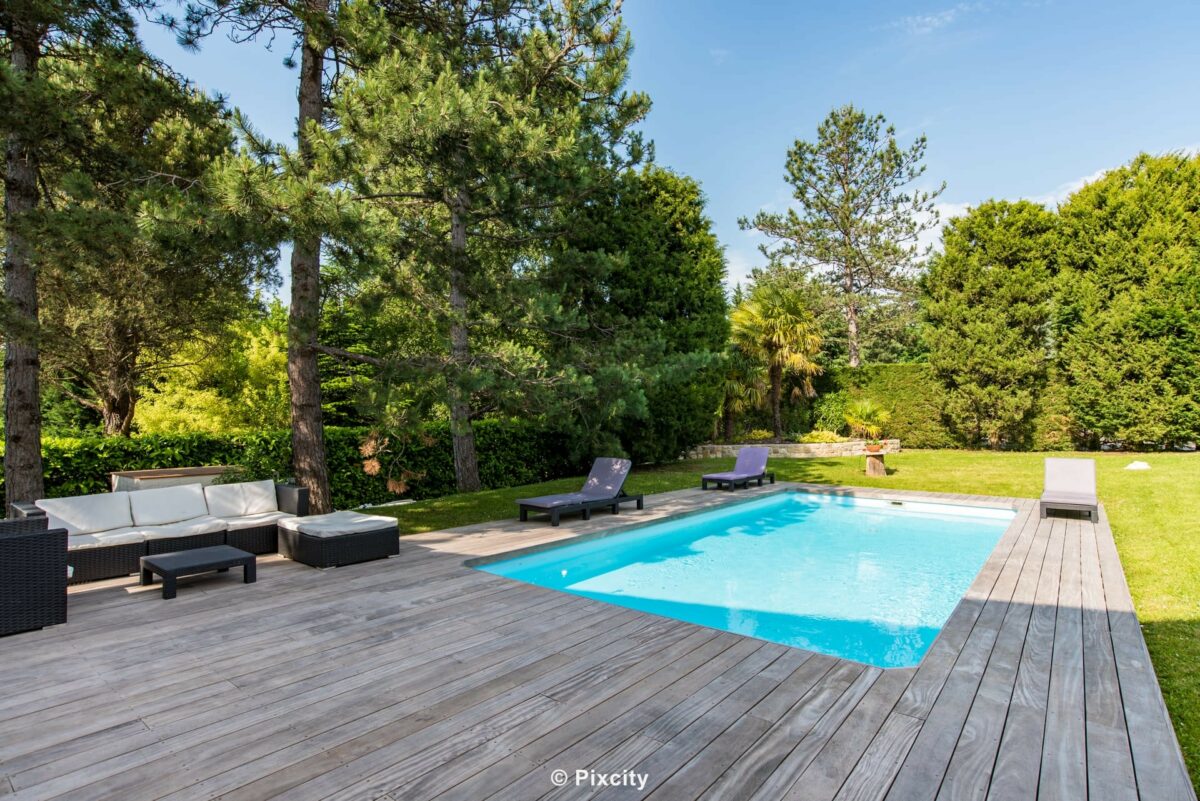 Aménagement terrasse bois autour piscine : 50 inspirations